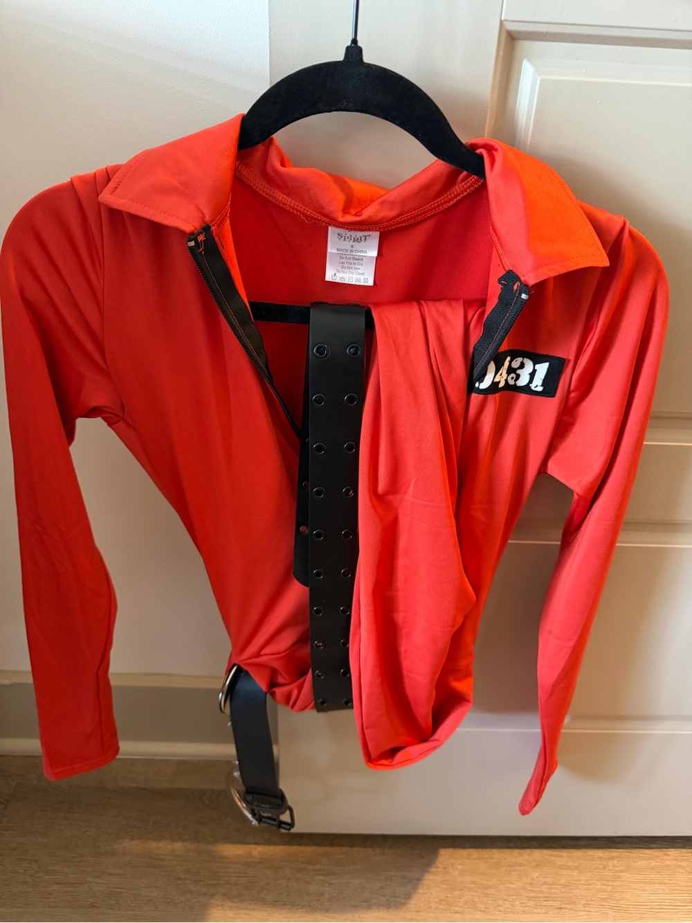 Spirit Bright Orange 'Inmate' Women's Jumpsuit Costume - Picture 3 of 9